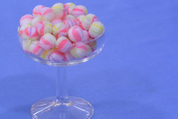小粒の天丸飴グラスでディスプレー