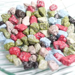 月の小石チョコAガラスプレートディスプレイ